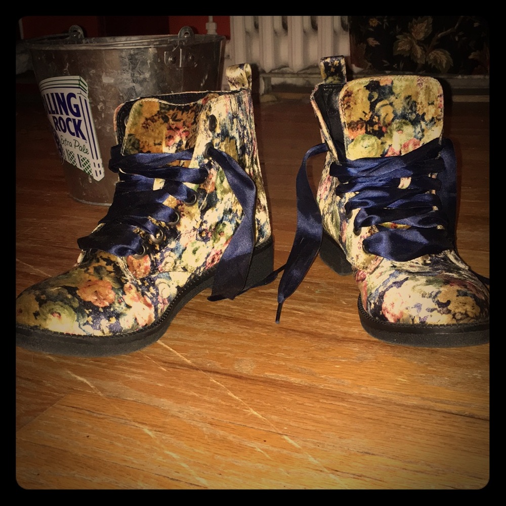 Velvet boots